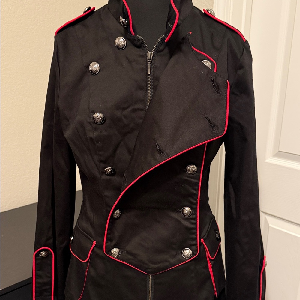 Elegant Black Trench Coat with Red Accents - Picture 5 of 6